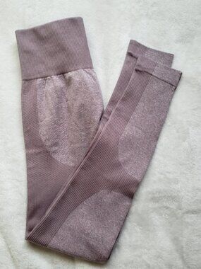 Pretty Little Things- Seamless 2 Tone Contour Legging. Size S